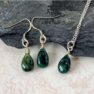 handcrafted emerald jewellery set